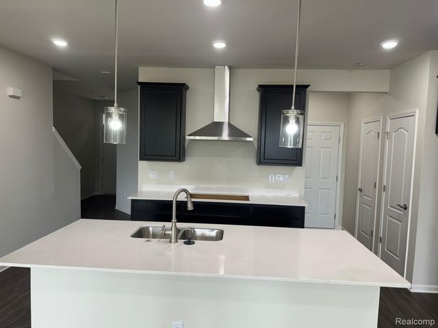 732 ADDISON Circle, Commerce Charter Township, MI 48390