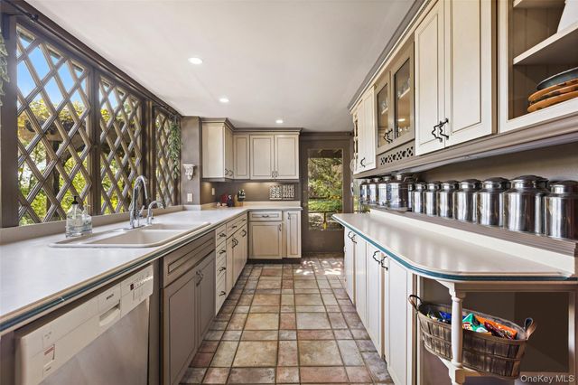 924 Route 9W S, Nyack, NY 10960