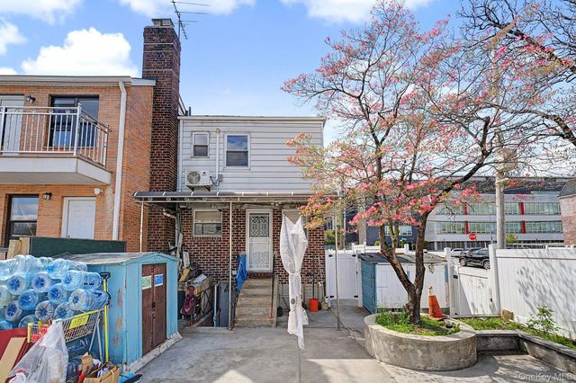 15001 Reeves Avenue, Flushing, NY 11367