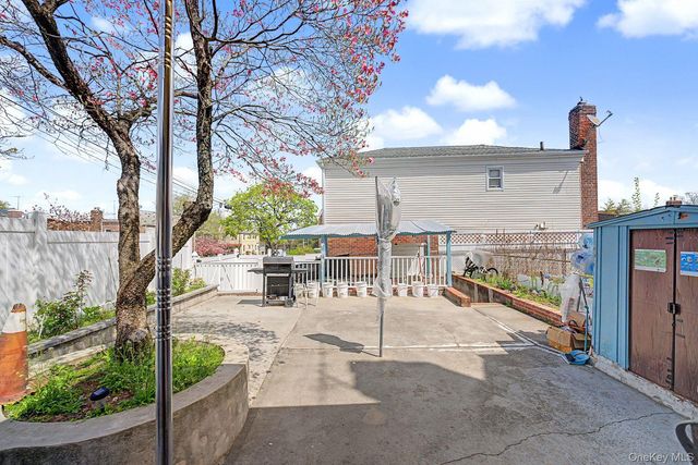 15001 Reeves Avenue, Flushing, NY 11367
