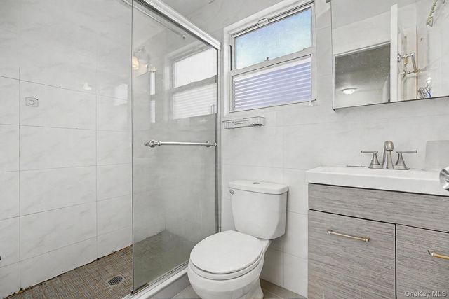 15001 Reeves Avenue, Flushing, NY 11367