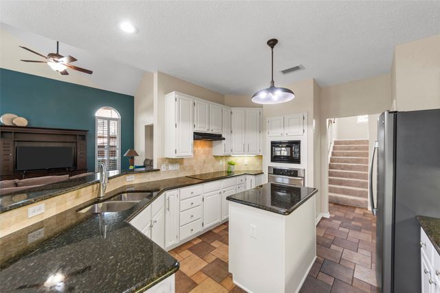 807 Rockcrossing Lane, Allen, TX 75002