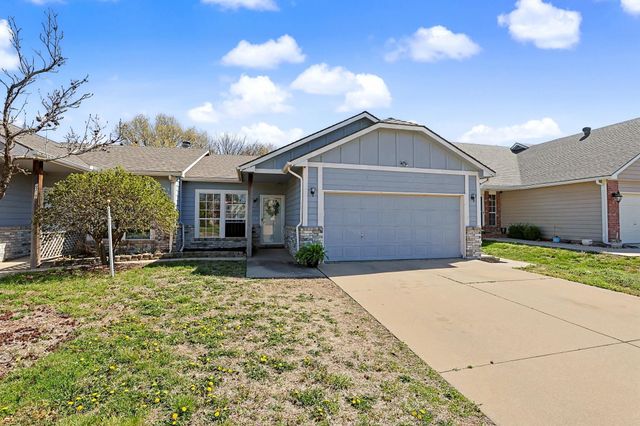 8725 E Parkmont Dr, Wichita, KS 67207