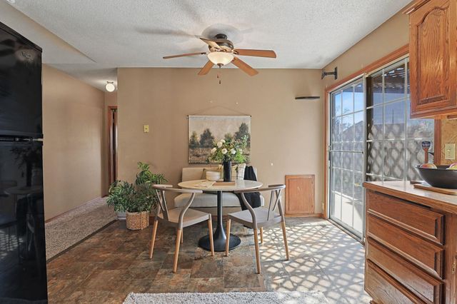 8725 E Parkmont Dr, Wichita, KS 67207