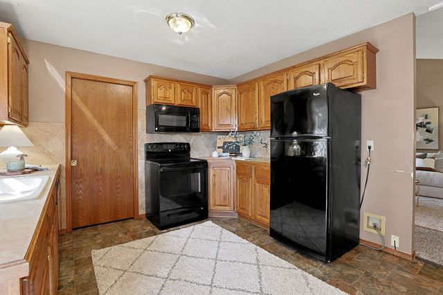 8725 E Parkmont Dr, Wichita, KS 67207