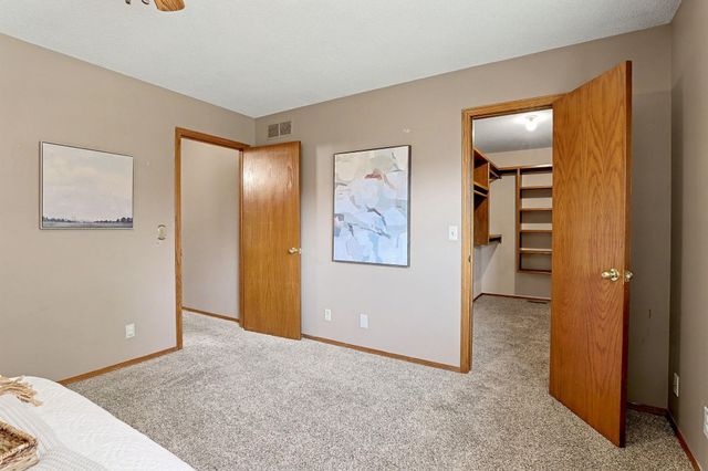 8725 E Parkmont Dr, Wichita, KS 67207