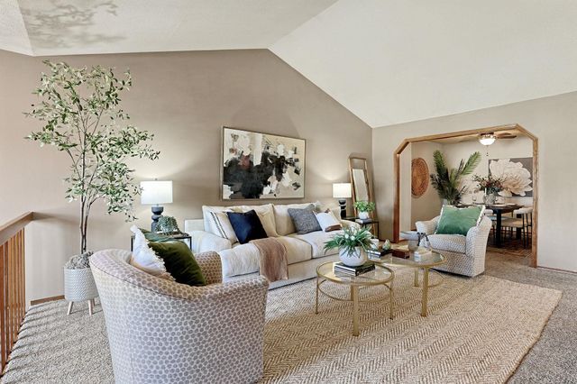 8725 E Parkmont Dr, Wichita, KS 67207