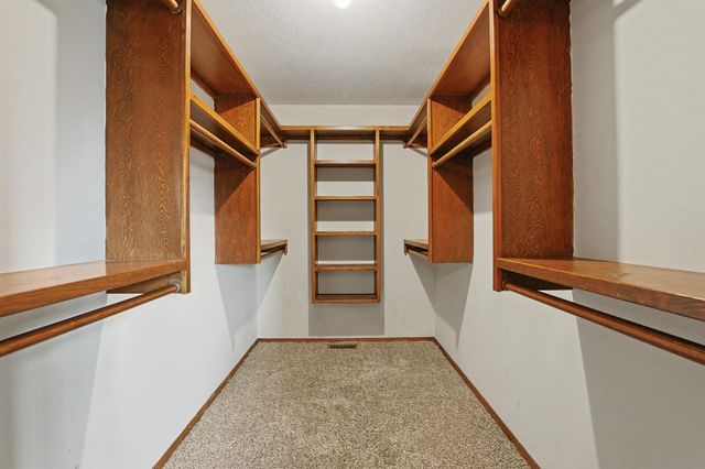 8725 E Parkmont Dr, Wichita, KS 67207