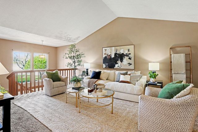 8725 E Parkmont Dr, Wichita, KS 67207