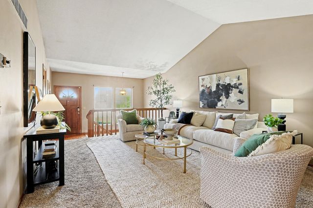 8725 E Parkmont Dr, Wichita, KS 67207