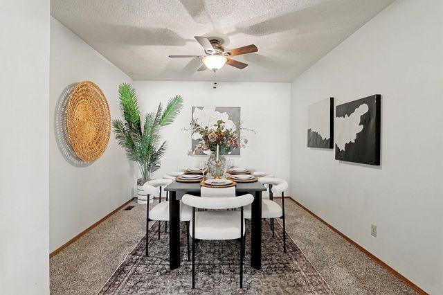 8725 E Parkmont Dr, Wichita, KS 67207