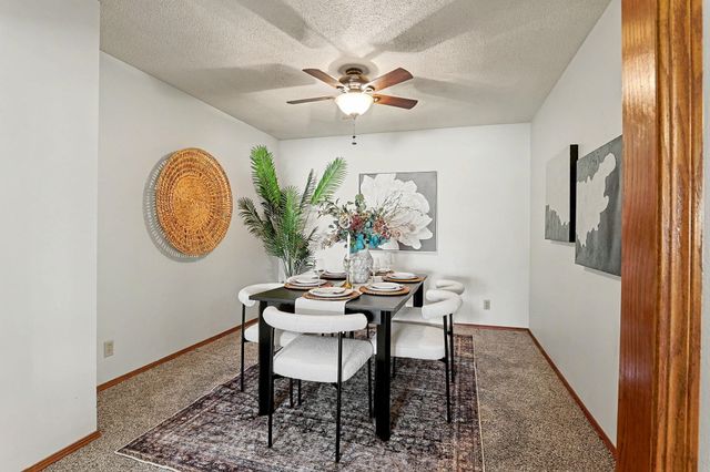 8725 E Parkmont Dr, Wichita, KS 67207