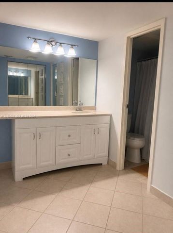 3675 N Country Club Drive 1406, Aventura, FL 33180