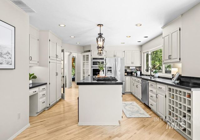 1865 E Sendero Ln, Boise, ID 83712