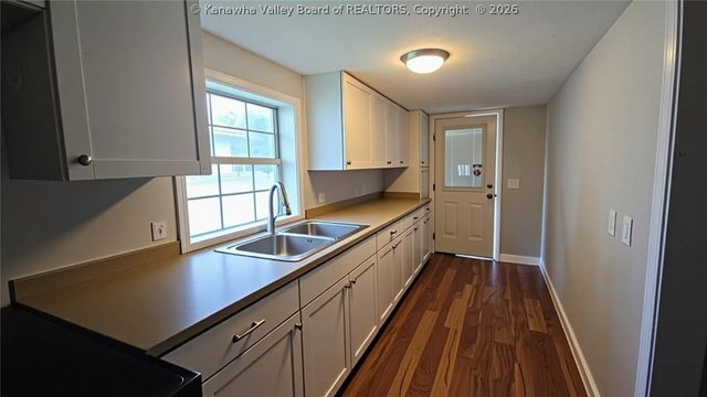 10560 Coal River Road, St Albans, WV 25177