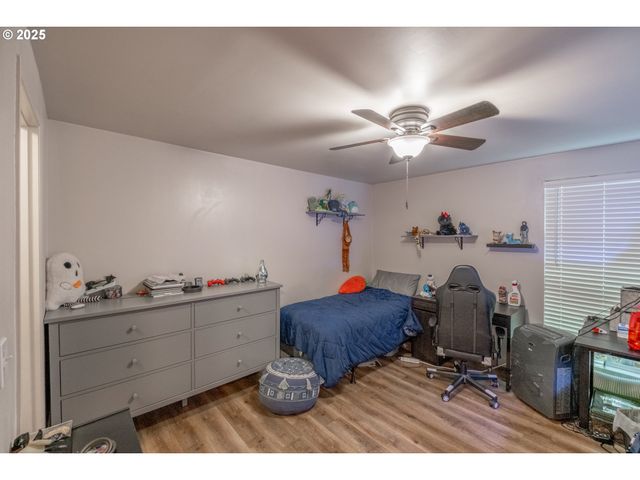 418 STONEWOOD Dr, Eugene, OR 97405