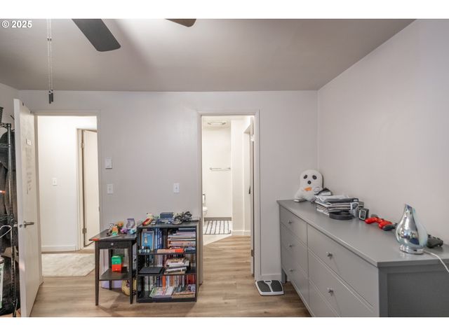 418 STONEWOOD Dr, Eugene, OR 97405