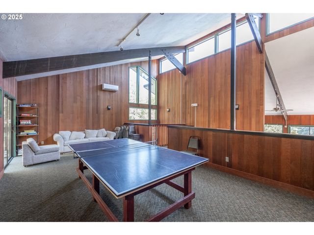 418 STONEWOOD Dr, Eugene, OR 97405