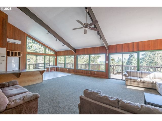 418 STONEWOOD Dr, Eugene, OR 97405