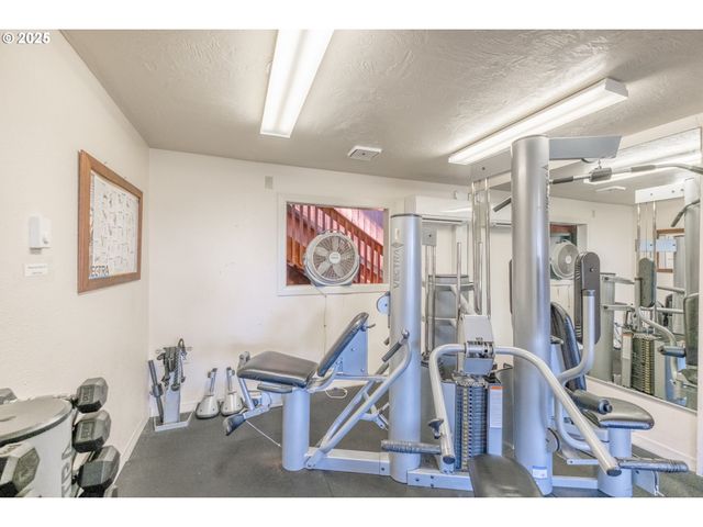 418 STONEWOOD Dr, Eugene, OR 97405