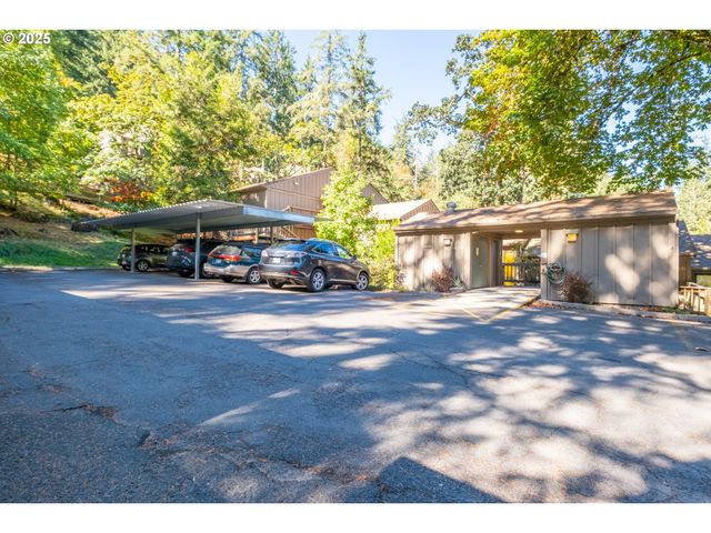 418 STONEWOOD Dr, Eugene, OR 97405