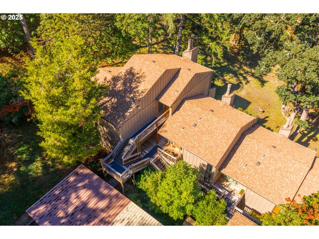418 STONEWOOD Dr, Eugene, OR 97405