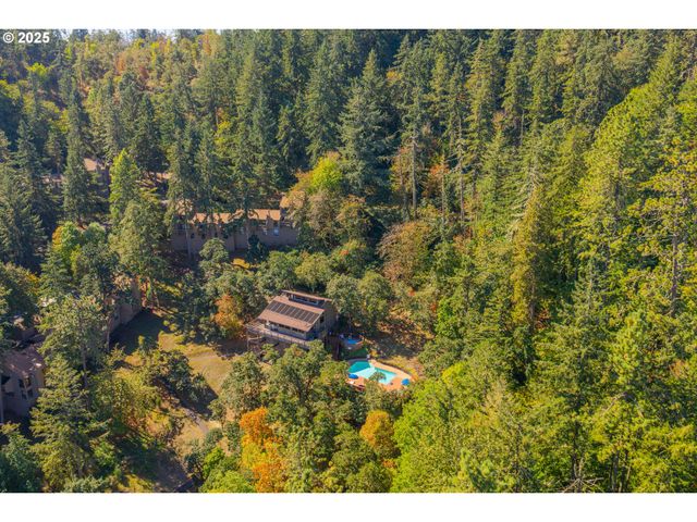 418 STONEWOOD Dr, Eugene, OR 97405