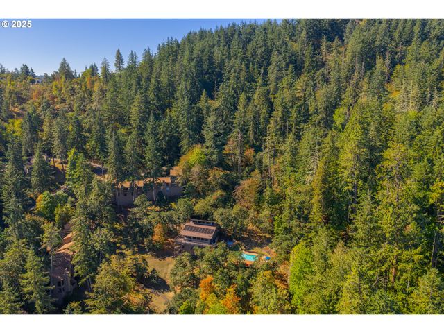 418 STONEWOOD Dr, Eugene, OR 97405