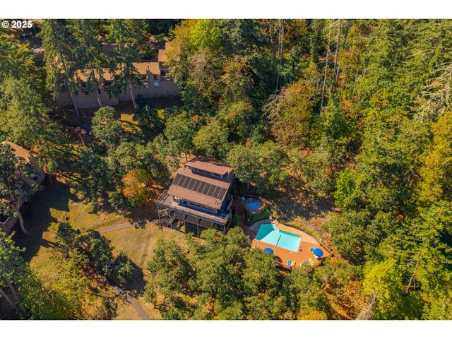 418 STONEWOOD Dr, Eugene, OR 97405