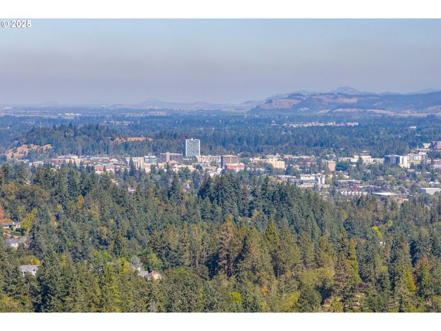 418 STONEWOOD Dr, Eugene, OR 97405