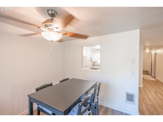 418 STONEWOOD Dr, Eugene, OR 97405