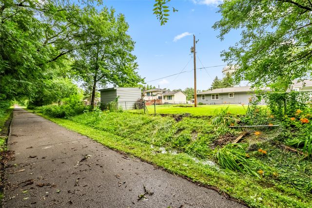 1515 Chance Court, Adel, IA 50003