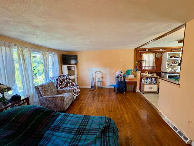 6 Alden Ave E, Randolph, MA 02368