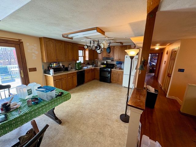 6 Alden Ave E, Randolph, MA 02368