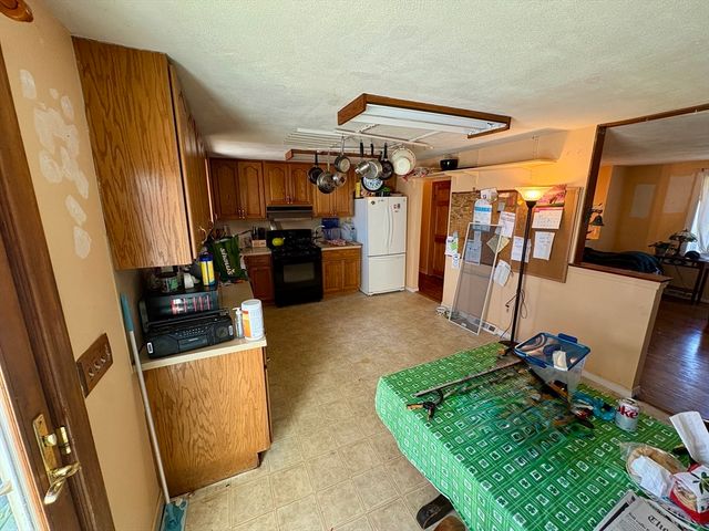 6 Alden Ave E, Randolph, MA 02368