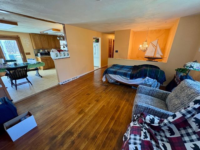 6 Alden Ave E, Randolph, MA 02368