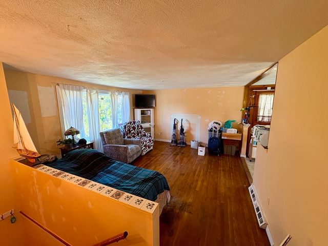 6 Alden Ave E, Randolph, MA 02368