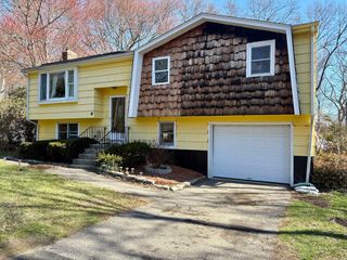 6 Alden Ave E, Randolph, MA 02368