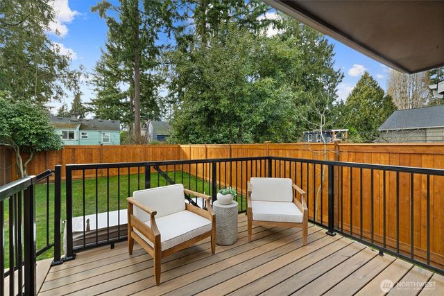 7541 32nd Avenue NE, Seattle, WA 98115