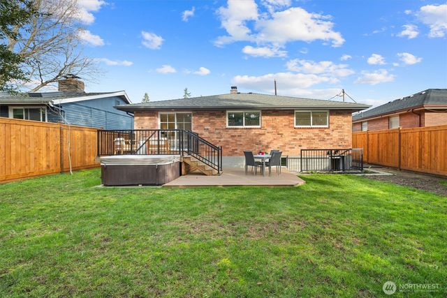 7541 32nd Avenue NE, Seattle, WA 98115