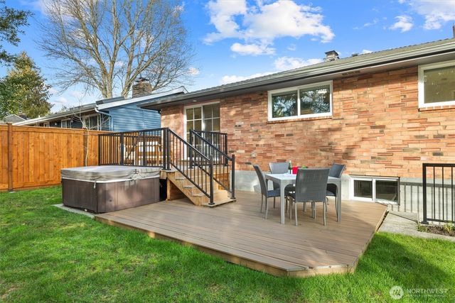 7541 32nd Avenue NE, Seattle, WA 98115