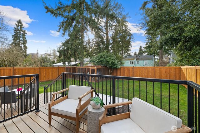 7541 32nd Avenue NE, Seattle, WA 98115