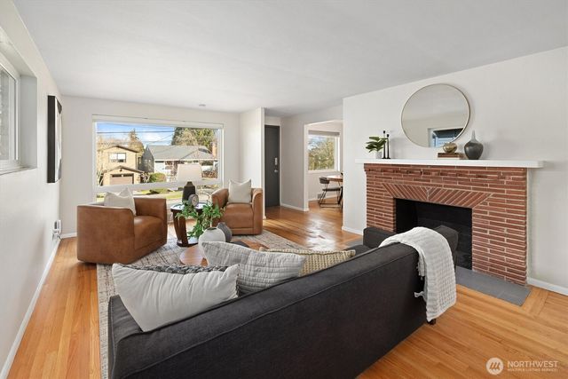 7541 32nd Avenue NE, Seattle, WA 98115