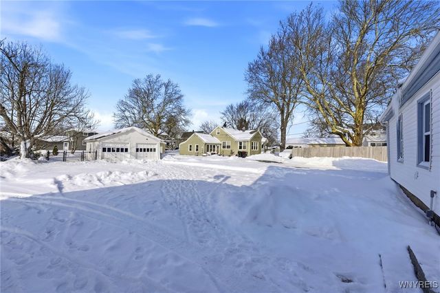 12 Livingston Street, Lancaster, NY 14086