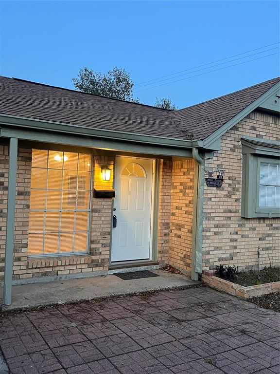 319 Bellmar Drive, Houston, TX 77037