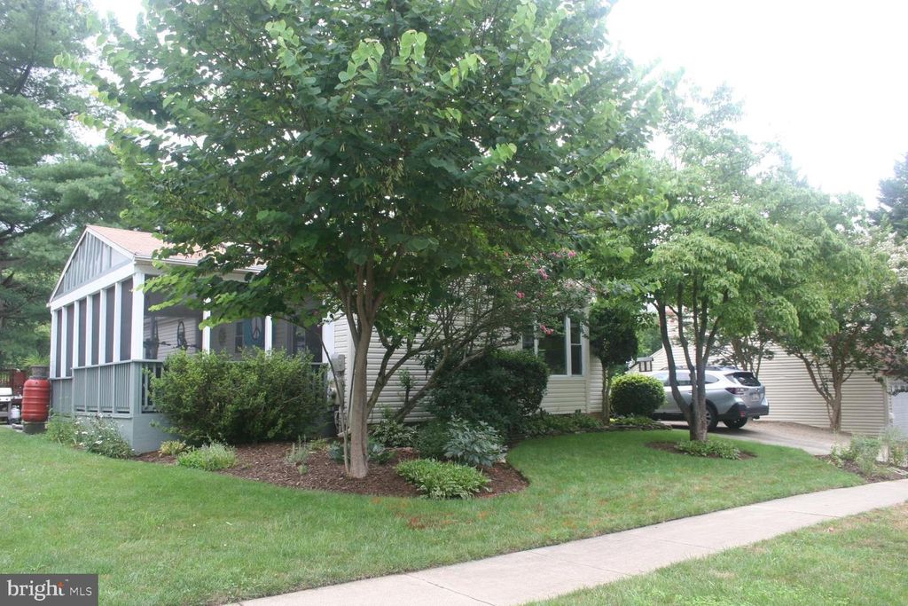 28 PAVILION DR, Gaithersburg, MD 20878