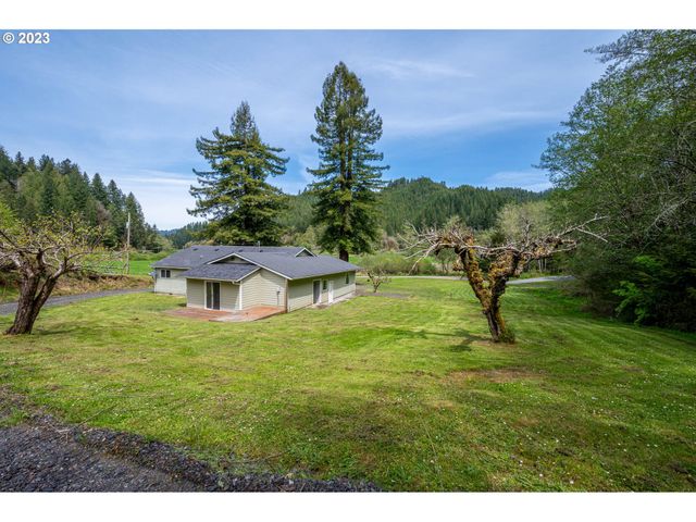 233 JOHANNESON CREEK Rd, Reedsport, OR 97467