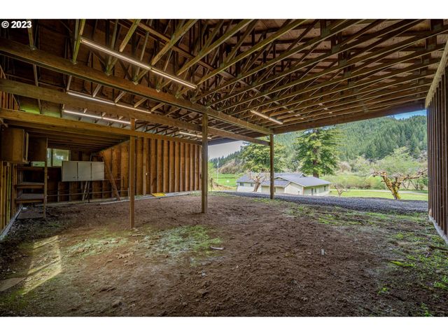 233 JOHANNESON CREEK Rd, Reedsport, OR 97467