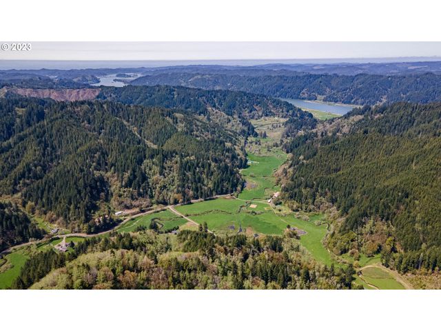 233 JOHANNESON CREEK Rd, Reedsport, OR 97467