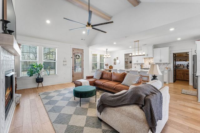 1 Burwell Drive, Bella Vista, AR 72714